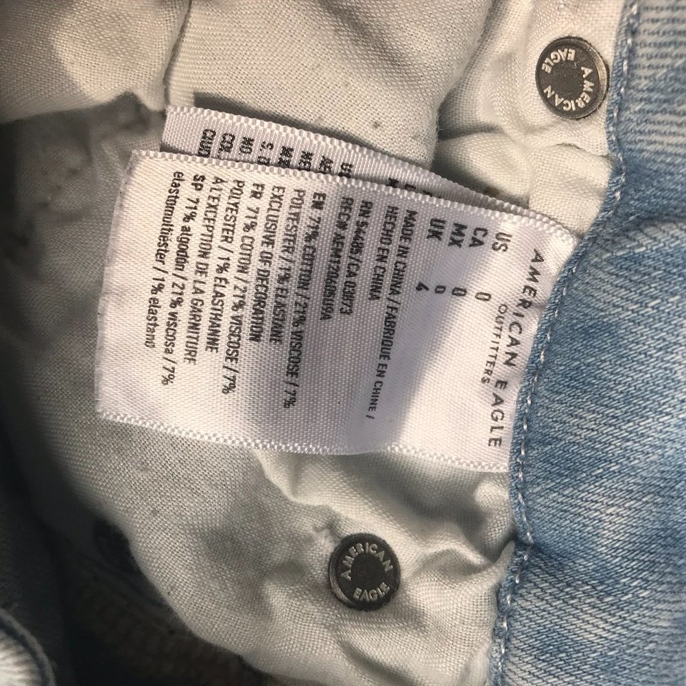 AMERICAN EAGLE Light Wash Curvy Hi Rise Shortie 0 - Picture 6 of 6